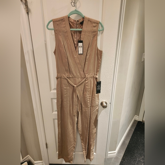 BCBG Max Azaria Ridley belted romper NWT Size M - Picture 1 of 8